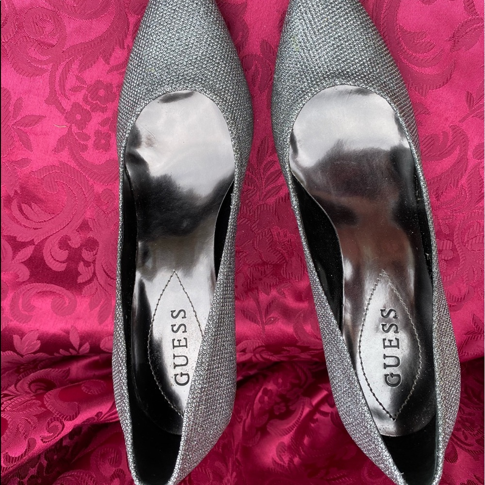 🎉💎🎉HOST PICK BEST IN SHOES POSH PARTY🎉💎🎉Guess Silver mesh heels never worn
